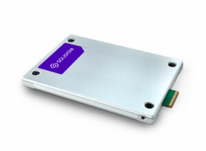 Solidigm D5-P5430 30,7 TB E3.S PCI Express 4.0 NVMe QLC 3D NAND immagine principale Solidigm D5-P5430 15,4 TB E3.S PCI Express 4.0 NVMe QLC 3D NAND