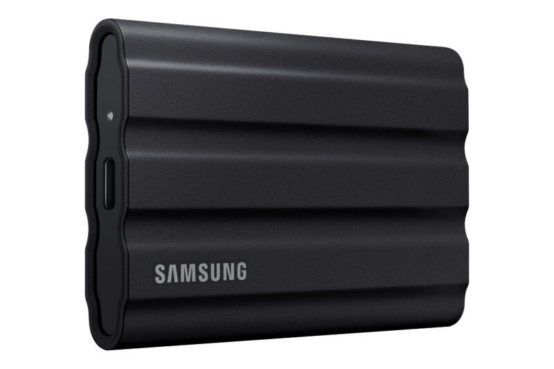 Samsung Portable SSD T7 Shield USB 3.2 4TB immagine gallery 2 Samsung Portable SSD T7 Shield USB 3.2 4TB