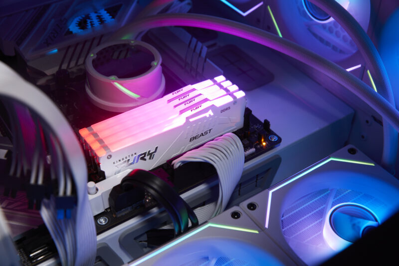 Kingston Technology FURY Beast 32GB 6000MT/s DDR5 CL30 DIMM (Kit da 2 moduli) White RGB EXPO