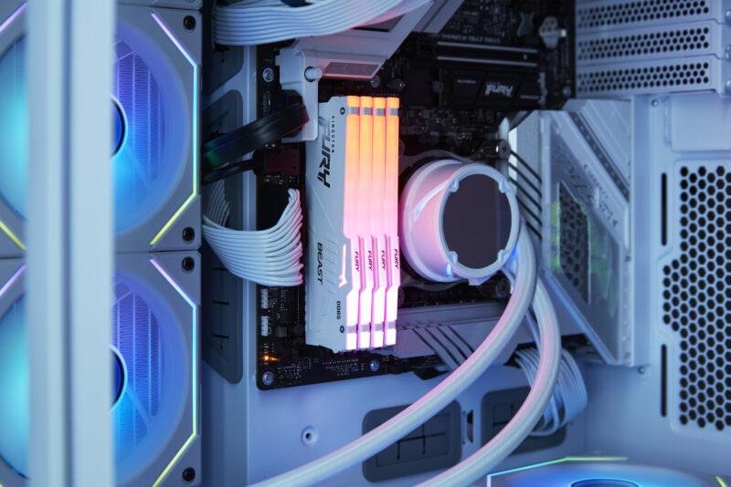 Kingston Technology FURY Beast 32GB 6000MT/s DDR5 CL30 DIMM (Kit da 2 moduli) White RGB EXPO