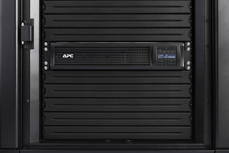 APC Smart-UPS 2200VA LCD RM 2U 230V with SmartConnect gruppo di continuità (UPS) A linea interattiva 2,2 kVA 1980 W 9 presa(e) AC immagine gallery 6 APC Smart-UPS 2200VA LCD RM 2U 230V with SmartConnect gruppo di continuità (UPS) A linea interattiva 2,2 kVA 1980 W 9 presa(e) AC