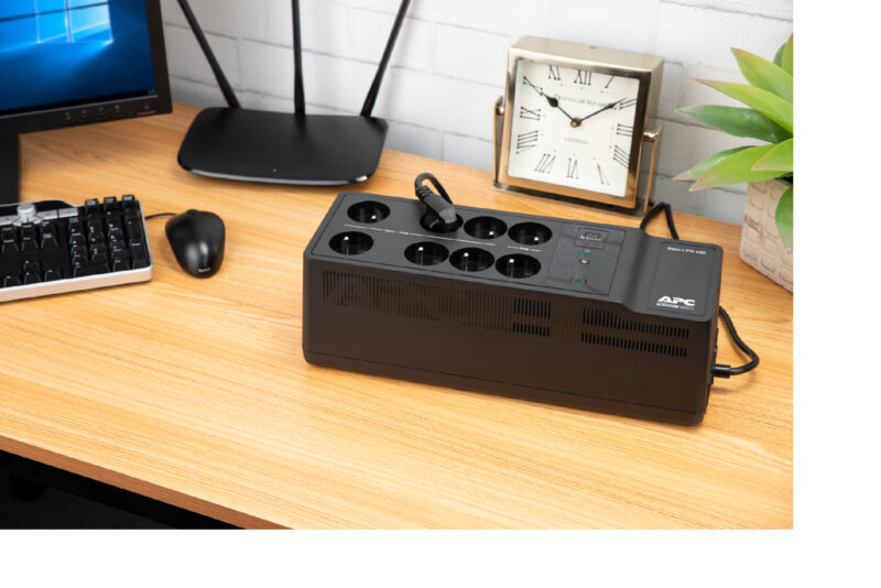 APC Back-UPS 650VA 230V 1 USB charging port - (Offline-) USV gruppo di continuità (UPS) Standby (Offline) 0,65 kVA 400 W 8 presa(e) AC immagine gallery 5 APC Back-UPS 650VA 230V 1 USB charging port - (Offline-) USV gruppo di continuità (UPS) Standby (Offline) 0,65 kVA 400 W 8 presa(e) AC