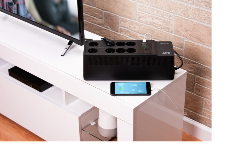 APC Back-UPS 650VA 230V 1 USB charging port - (Offline-) USV gruppo di continuità (UPS) Standby (Offline) 0,65 kVA 400 W 8 presa(e) AC immagine gallery 3 APC Back-UPS 650VA 230V 1 USB charging port - (Offline-) USV gruppo di continuità (UPS) Standby (Offline) 0,65 kVA 400 W 8 presa(e) AC