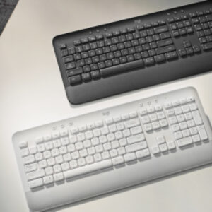 Logitech 920-010915 tastiera Ufficio Bluetooth QWERTY Italiano Grafite immagine principale Logitech 920-010915 tastiera Ufficio Bluetooth QWERTY Italiano Grafite