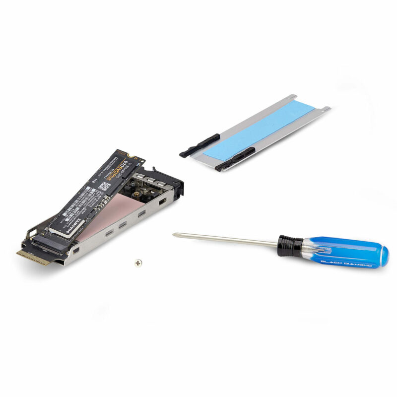 StarTech.com Vassoio per unità SSD M.2 NVMe da utilizzare con la serie di prodotti di espansione PCIe - Supporto per disco aggiuntivo sostituibile a caldo immagine gallery 4 StarTech.com Vassoio per unità SSD M.2 NVMe da utilizzare con la serie di prodotti di espansione PCIe - Supporto per disco aggiuntivo sostituibile a caldo
