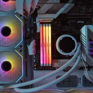 Kingston Technology FURY 32GB 6400MT/s DDR5 CL32 DIMM (Kit da 2) Renegade RGB Bianco XMP