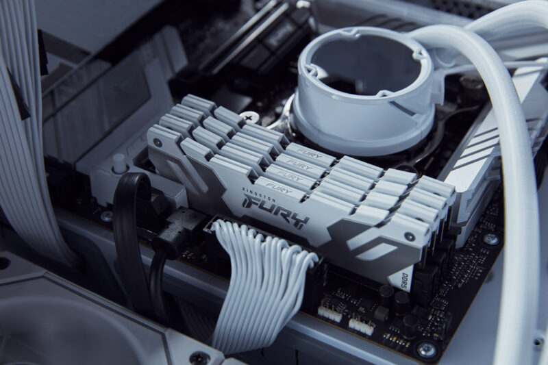 Kingston Technology FURY 32GB 6400MT/s DDR5 CL32 DIMM Renegade White XMP