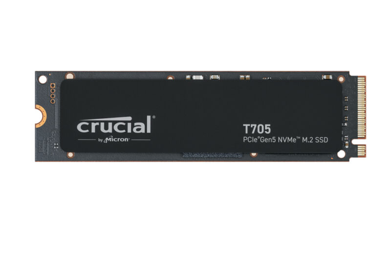 Crucial T705 2TB PCIe Gen5 NVMe M.2 SSD PCI Express 5.0 TLC 3D NAND immagine principale Crucial CT2000T705SSD3 drives allo stato solido 2 TB M.2 PCI Express 5.0 NVMe