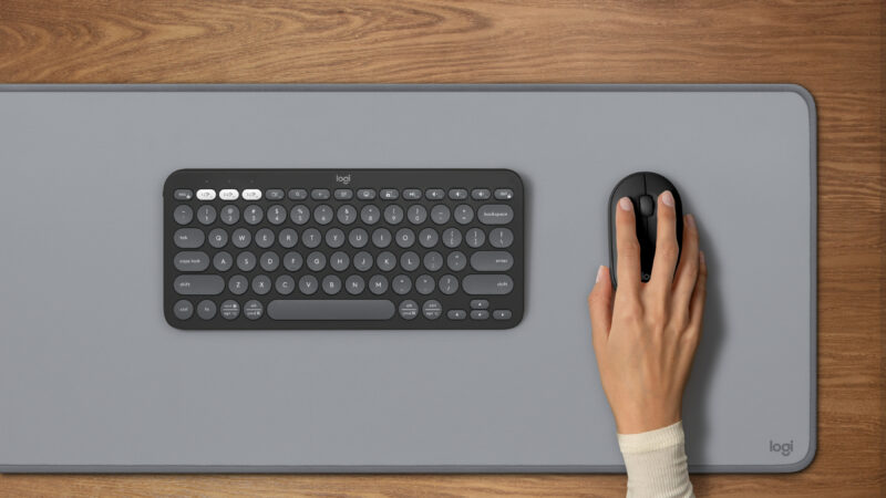 Logitech 920-012221 tastiera Mouse incluso Universale RF senza fili + Bluetooth QWERTY Italiano Grafite