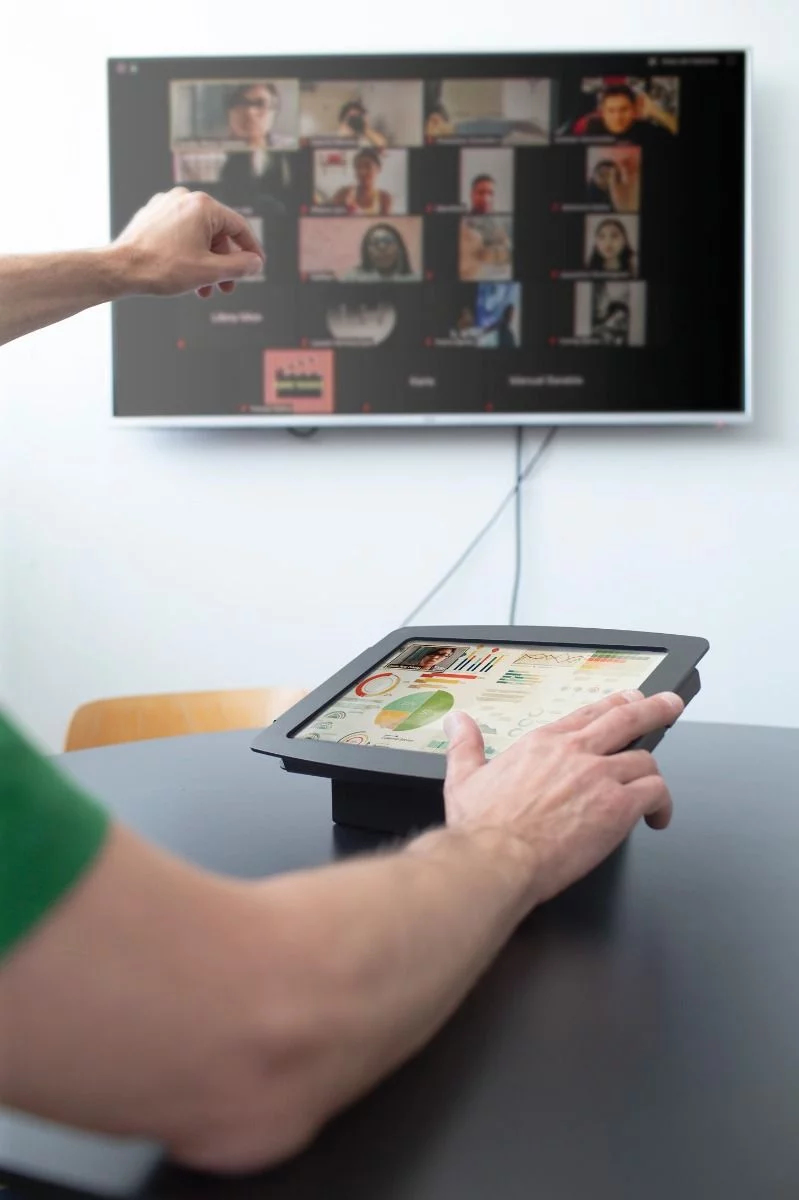 Compulocks Space Kiosk supporto antifurto per tablet 22,1 cm (8.7") Nero